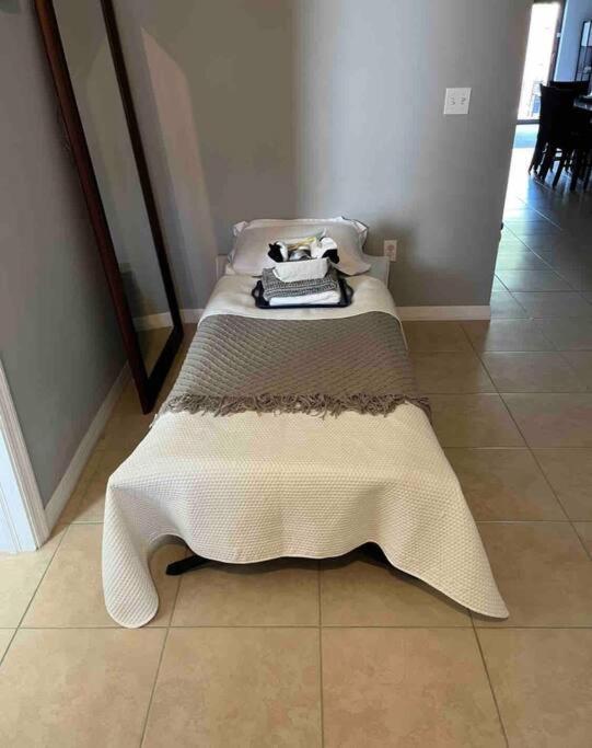 Debbie'S 3-Bedroom Apartment In A Duplex Cabo Coral Exterior foto